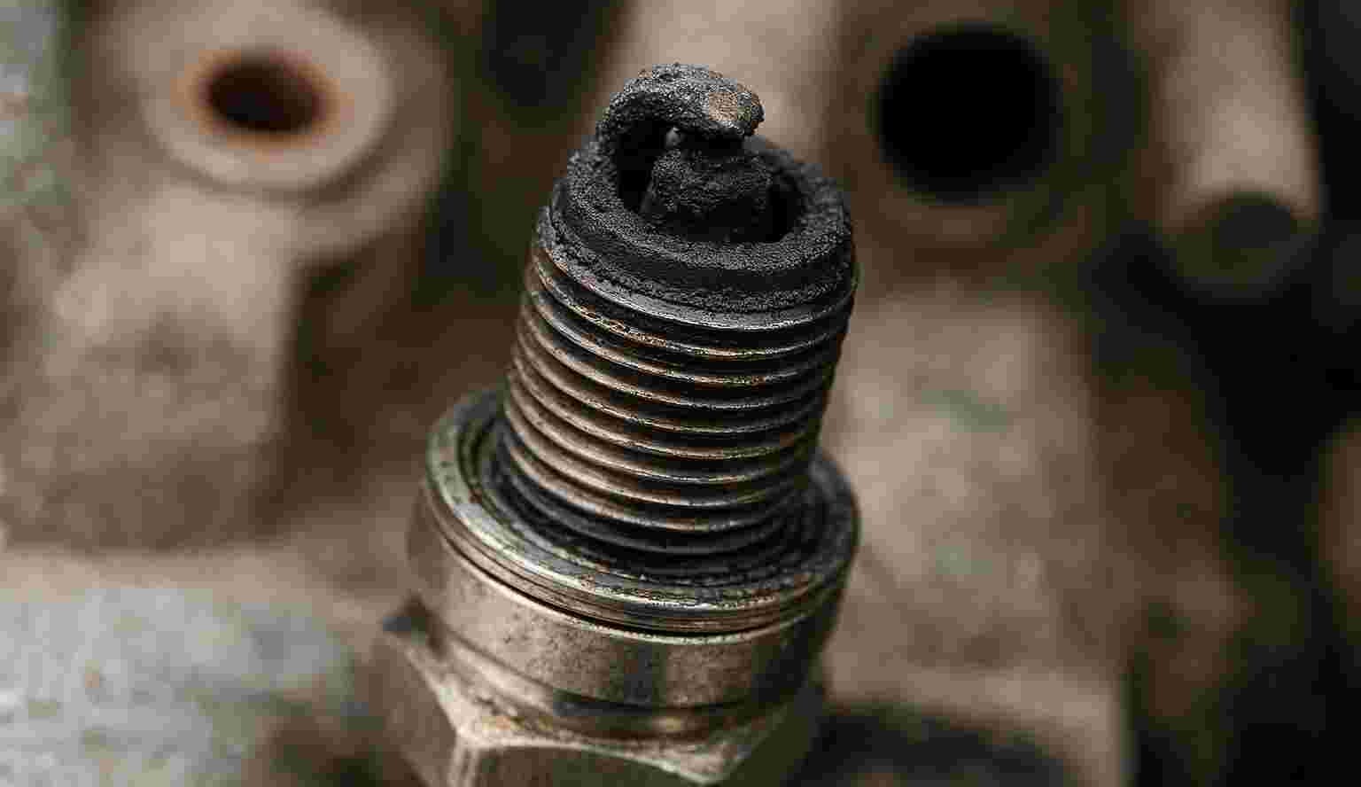 شمع دودی موتور خودرو – نشانه خام سوزی و احتراق ناقص